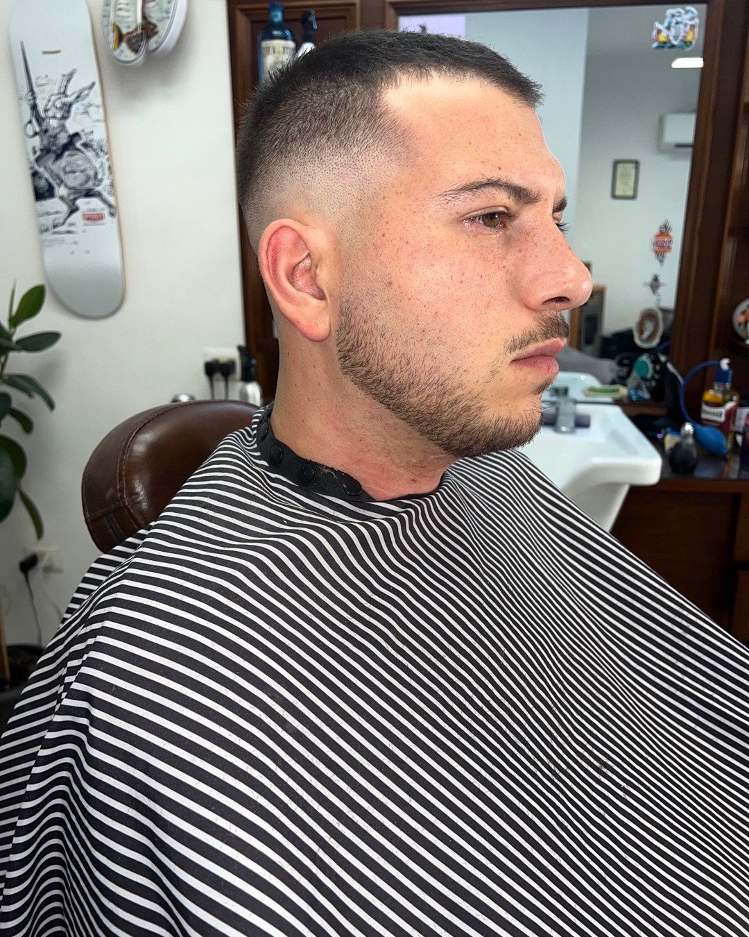 Taglio uomo con sfumatura alta e barba curata, realizzato da La Forbice di Vanni